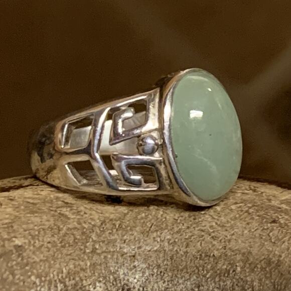 Sterling Silver and Green Chalcedony Ring By SETA Size 8 - Picture 1 of 6